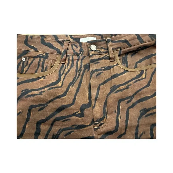 Animal print high rise jeans 🦓🤎 - Picture 8 of 8